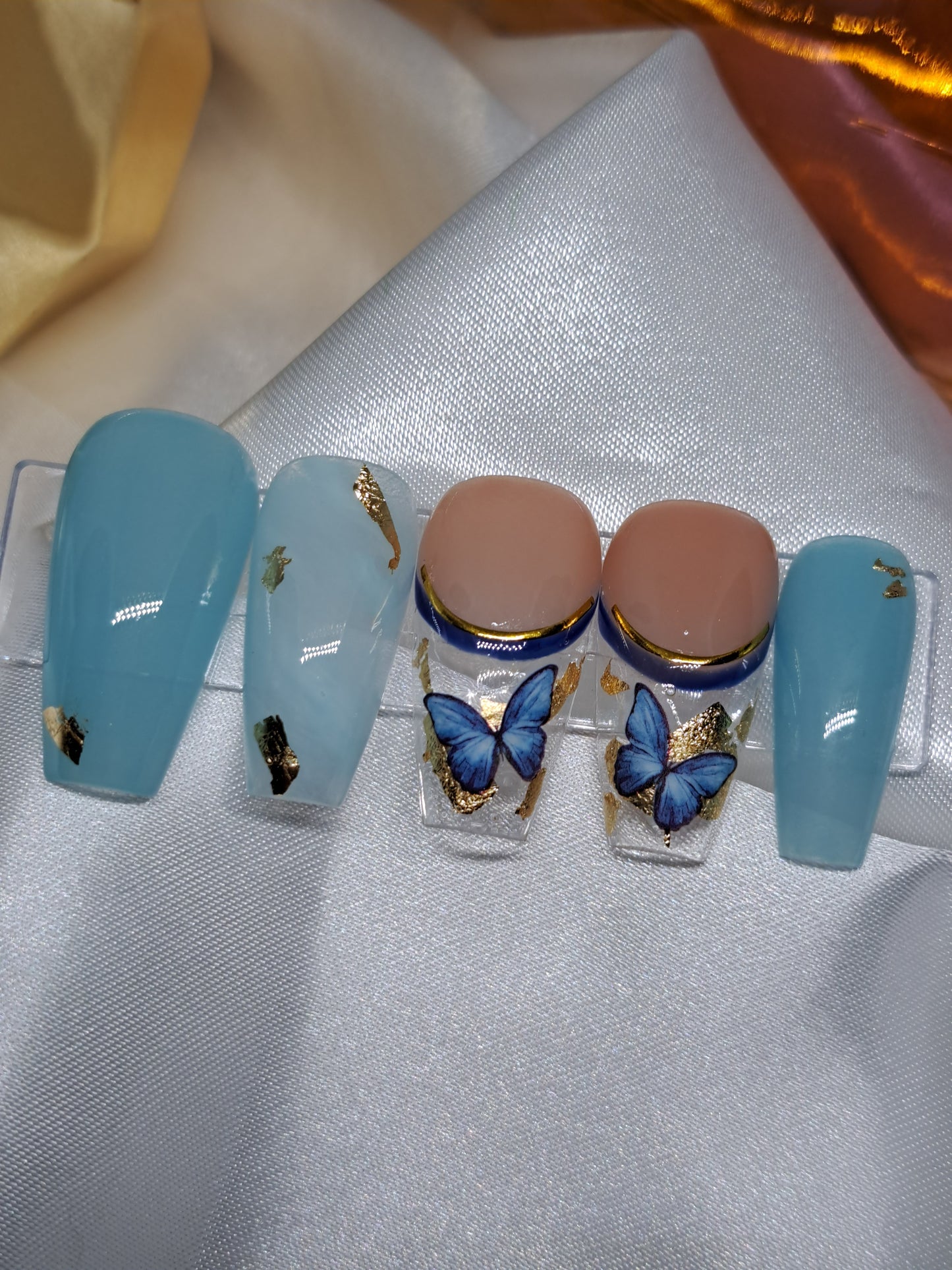 !Butterfly🦋 This blue was created by mixing a variety of 3 blues, milky white, and clear gel to achieve this color🥵 Also used lightly on the marble index finger.
